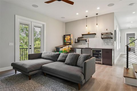 Casa en venta en Tampa, Florida, 5 dormitorios, 401.06 m2 № 1778246 - foto 25
