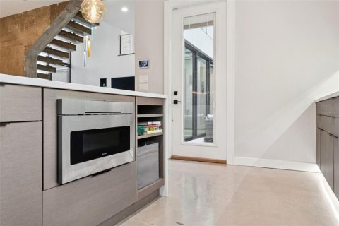 Casa en venta en Tampa, Florida, 5 dormitorios, 401.06 m2 № 1778246 - foto 14