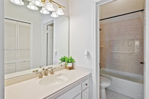 Adosado en alquiler en Doral, Florida, 2 dormitorios, 198.81 m2 № 1947077 - foto 18