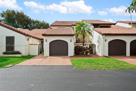 Adosado en alquiler en Doral, Florida, 2 dormitorios, 198.81 m2 № 1947077 - foto 2