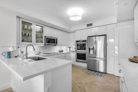 Condo in Key Biscayne, Florida, 3 bedrooms  № 1704115 - photo 13