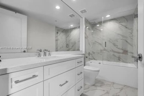 Condo in Key Biscayne, Florida, 3 bedrooms  № 1704115 - photo 25