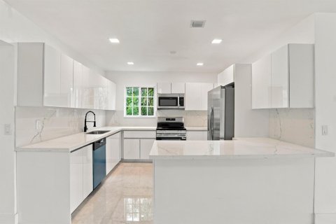 Villa ou maison à vendre à Miami, Floride: 5 chambres, 271.83 m2 № 2406104 - photo 7