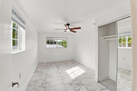 Villa ou maison à vendre à Miami, Floride: 5 chambres, 271.83 m2 № 2406104 - photo 12