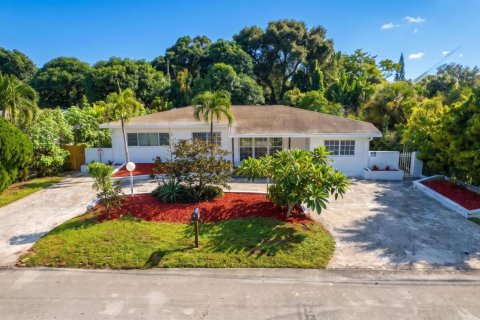Villa ou maison à Miami, Floride 5 chambres, 271.83 m2 № 2406104