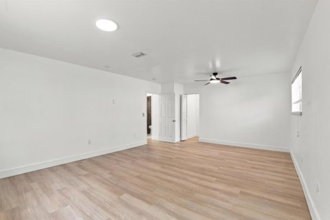 Villa ou maison à vendre à Miami, Floride: 5 chambres, 271.83 m2 № 2406104 - photo 14