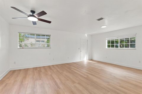 Villa ou maison à vendre à Miami, Floride: 5 chambres, 271.83 m2 № 2406104 - photo 13
