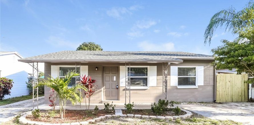 Casa en Saint Petersburg, Florida 4 dormitorios, 137.12 m2 № 1853326