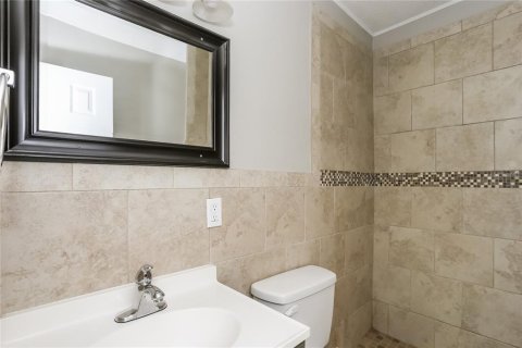 House in Saint Petersburg, Florida 4 bedrooms, 137.12 sq.m. № 1853326 - photo 9
