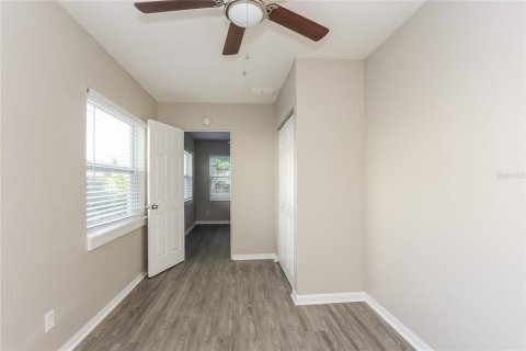 House in Saint Petersburg, Florida 4 bedrooms, 137.12 sq.m. № 1853326 - photo 10