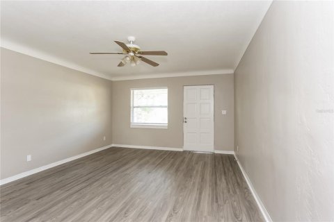 House in Saint Petersburg, Florida 4 bedrooms, 137.12 sq.m. № 1853326 - photo 3