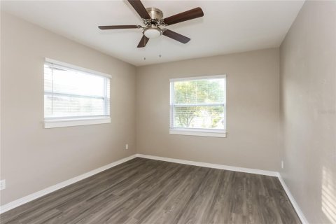 House in Saint Petersburg, Florida 4 bedrooms, 137.12 sq.m. № 1853326 - photo 12
