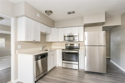 House in Saint Petersburg, Florida 4 bedrooms, 137.12 sq.m. № 1853326 - photo 5