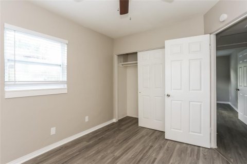 House in Saint Petersburg, Florida 4 bedrooms, 137.12 sq.m. № 1853326 - photo 11