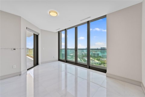 Condominio en alquiler en Sunny Isles Beach, Florida, 5 dormitorios, 353.31 m2 № 1874584 - foto 14