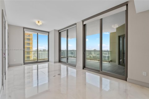 Condominio en alquiler en Sunny Isles Beach, Florida, 5 dormitorios, 353.31 m2 № 1874584 - foto 12
