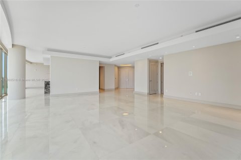 Condominio en alquiler en Sunny Isles Beach, Florida, 5 dormitorios, 353.31 m2 № 1874584 - foto 11