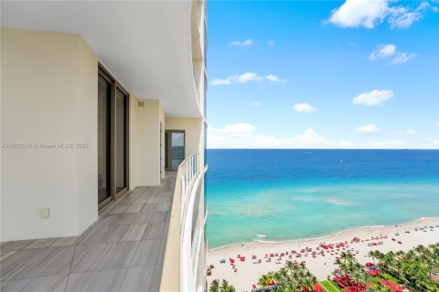 Condominio en alquiler en Sunny Isles Beach, Florida, 5 dormitorios, 353.31 m2 № 1874584 - foto 18