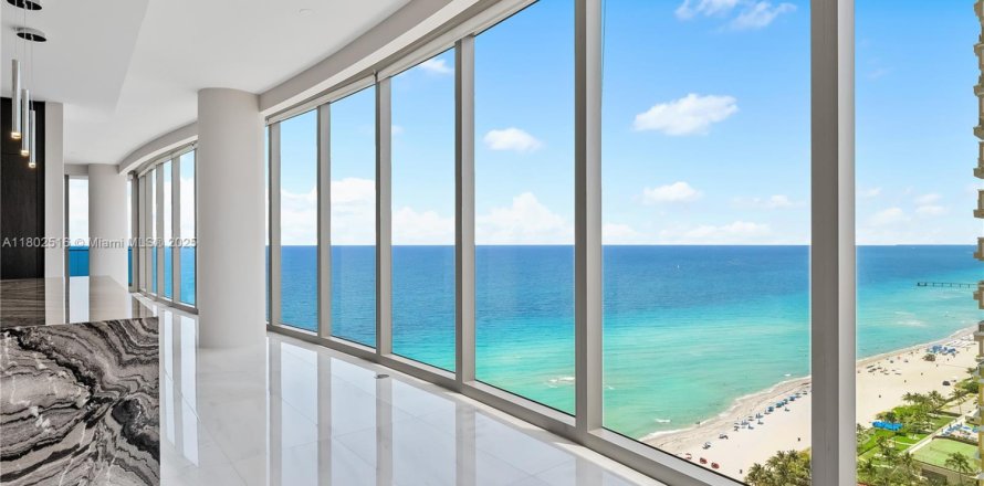 Condominio en Sunny Isles Beach, Florida, 5 dormitorios  № 1874584