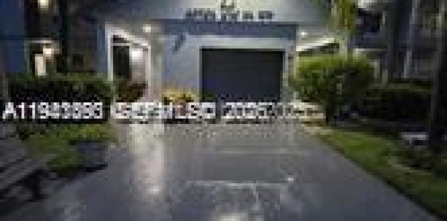 Condo in Pembroke Pines, Florida, 2 bedrooms  № 2060217