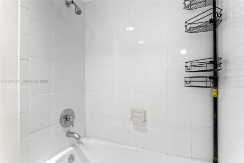 Copropriété à vendre à Hollywood, Floride: 2 chambres, 116.22 m2 № 2061342 - photo 22