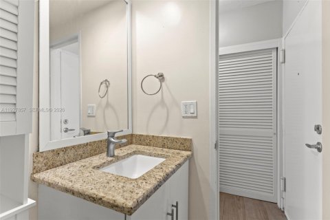 Copropriété à vendre à Hollywood, Floride: 2 chambres, 116.22 m2 № 2061342 - photo 12