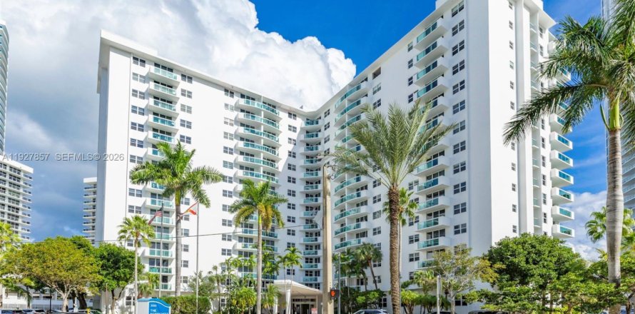 Condo à Hollywood, Floride, 2 chambres  № 2061342
