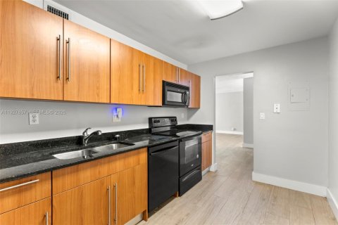 Copropriété à vendre à Hollywood, Floride: 2 chambres, 116.22 m2 № 2061342 - photo 5