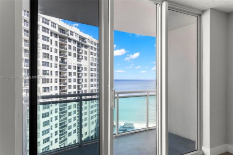 Copropriété à vendre à Hollywood, Floride: 2 chambres, 116.22 m2 № 2061342 - photo 9