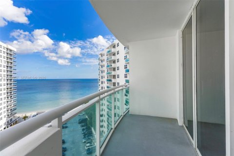 Copropriété à vendre à Hollywood, Floride: 2 chambres, 116.22 m2 № 2061342 - photo 3