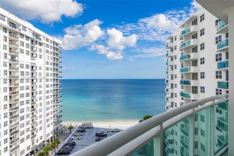 Copropriété à vendre à Hollywood, Floride: 2 chambres, 116.22 m2 № 2061342 - photo 2