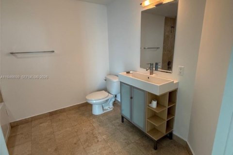 Condo in Miami, Florida, 2 bedrooms  № 2002828 - photo 3