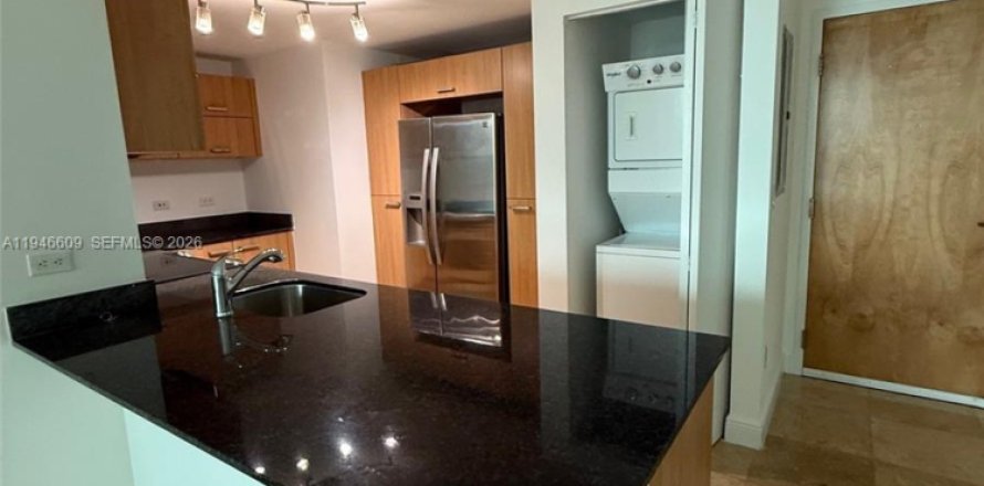 Condo in Miami, Florida, 2 bedrooms  № 2002828