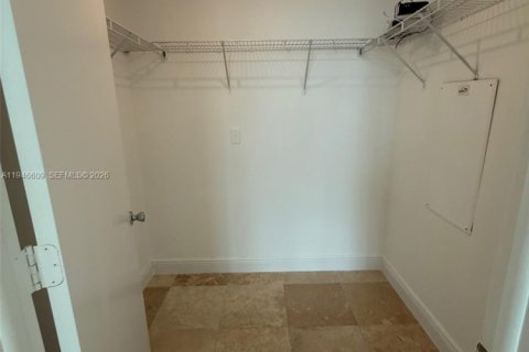 Condo in Miami, Florida, 2 bedrooms  № 2002828 - photo 5
