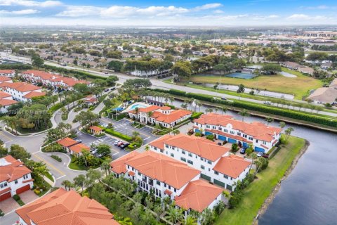 Adosado en venta en Pembroke Pines, Florida, 3 dormitorios, 178.28 m2 № 1707922 - foto 24