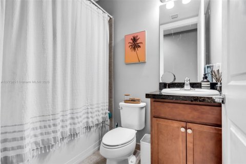 Adosado en venta en Pembroke Pines, Florida, 3 dormitorios, 178.28 m2 № 1707922 - foto 5