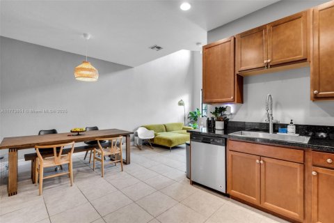 Adosado en venta en Pembroke Pines, Florida, 3 dormitorios, 178.28 m2 № 1707922 - foto 12