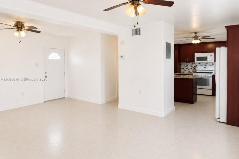 Immobilier commercial à vendre à Miami, Floride: 158.4 m2 № 2301894 - photo 3