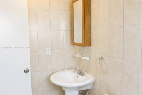 Immobilier commercial à vendre à Miami, Floride: 158.4 m2 № 2301894 - photo 8