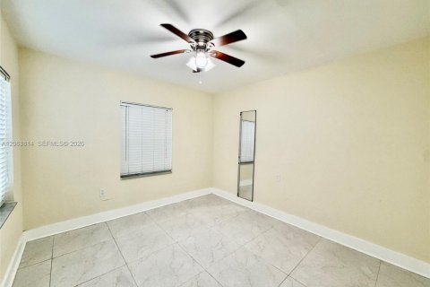 Immobilier commercial à vendre à Miami, Floride: 158.4 m2 № 2301894 - photo 4