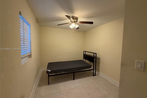 Immobilier commercial à vendre à Miami, Floride: 158.4 m2 № 2301894 - photo 12