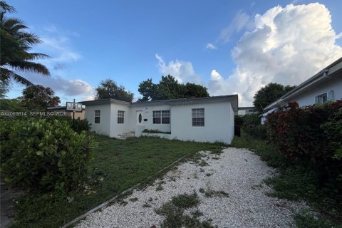 Immobilier commercial à Miami, Floride 158.4 m2 № 2301894
