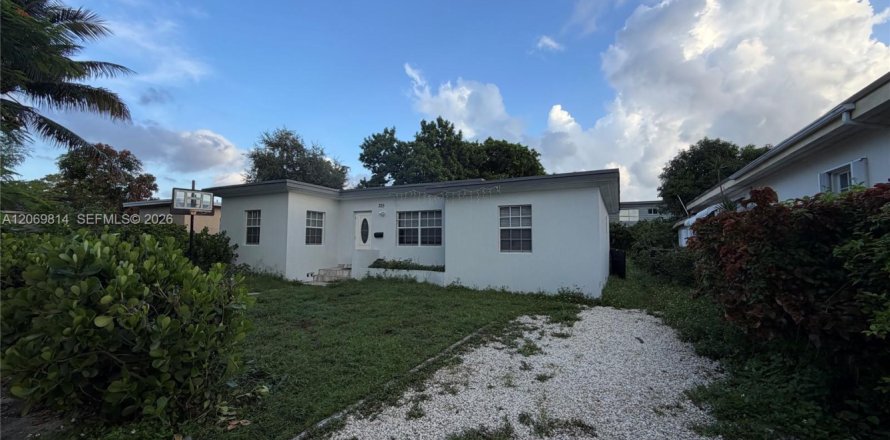 Immobilier commercial à Miami, Floride 158.4 m2 № 2301894