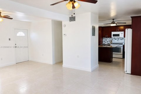 Immobilier commercial à vendre à Miami, Floride: 158.4 m2 № 2301894 - photo 6