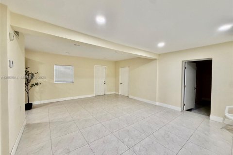 Immobilier commercial à vendre à Miami, Floride: 158.4 m2 № 2301894 - photo 11