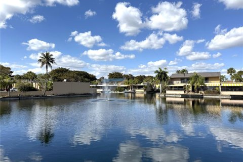 Adosado en alquiler en Miami Lakes, Florida, 2 dormitorios, 135.64 m2 № 2026064 - foto 2