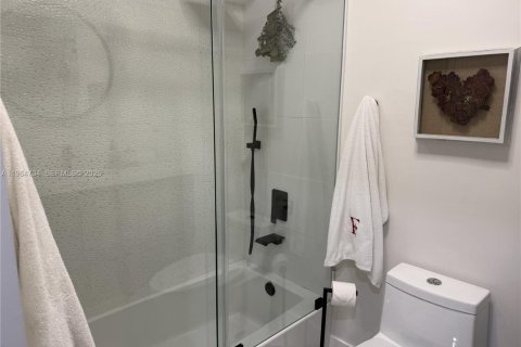 Adosado en alquiler en Miami Lakes, Florida, 2 dormitorios, 135.64 m2 № 2026064 - foto 24