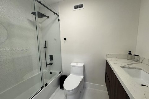 Adosado en alquiler en Miami Lakes, Florida, 2 dormitorios, 135.64 m2 № 2026064 - foto 23