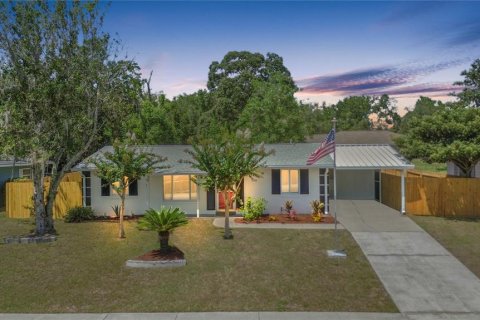 House in Citrus Springs, Florida 2 bedrooms, 122.17 sq.m. № 1912174 - photo 1