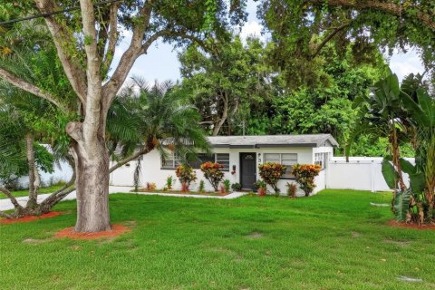 House in Belleair, Florida 2 bedrooms, 80.27 sq.m. № 2337469